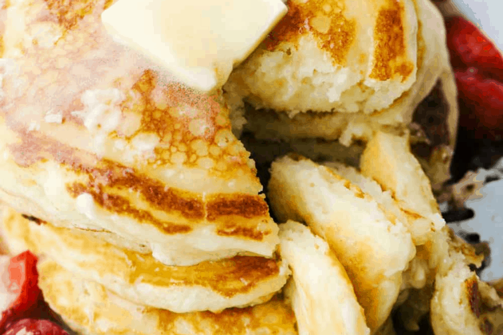 The Best Fluffy Homemade Buttermilk Pancakes