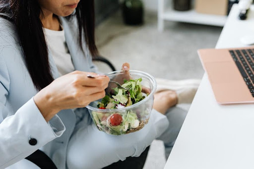 Top 10 Easy Tips to Eat Healthy at Work
