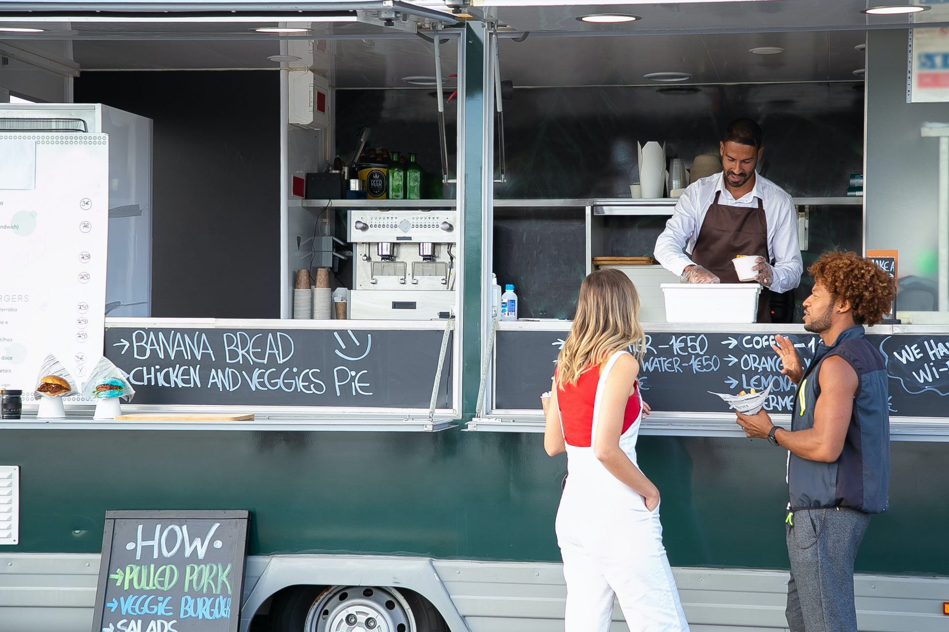 Should You Get a Food Truck or a Food Trailer? 5 Considerations