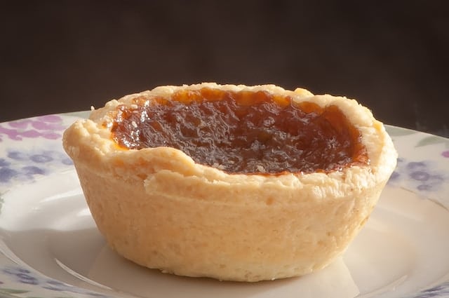 butter tart on plate depicts the culinary journey through Niagara Falls 