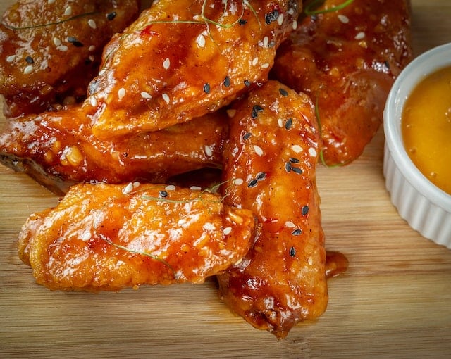 Chicken wings in sauce