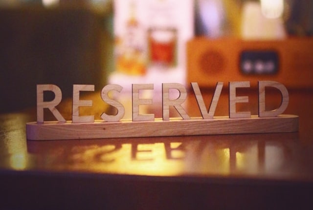 Picture of a reserved sign in a restaurant.
